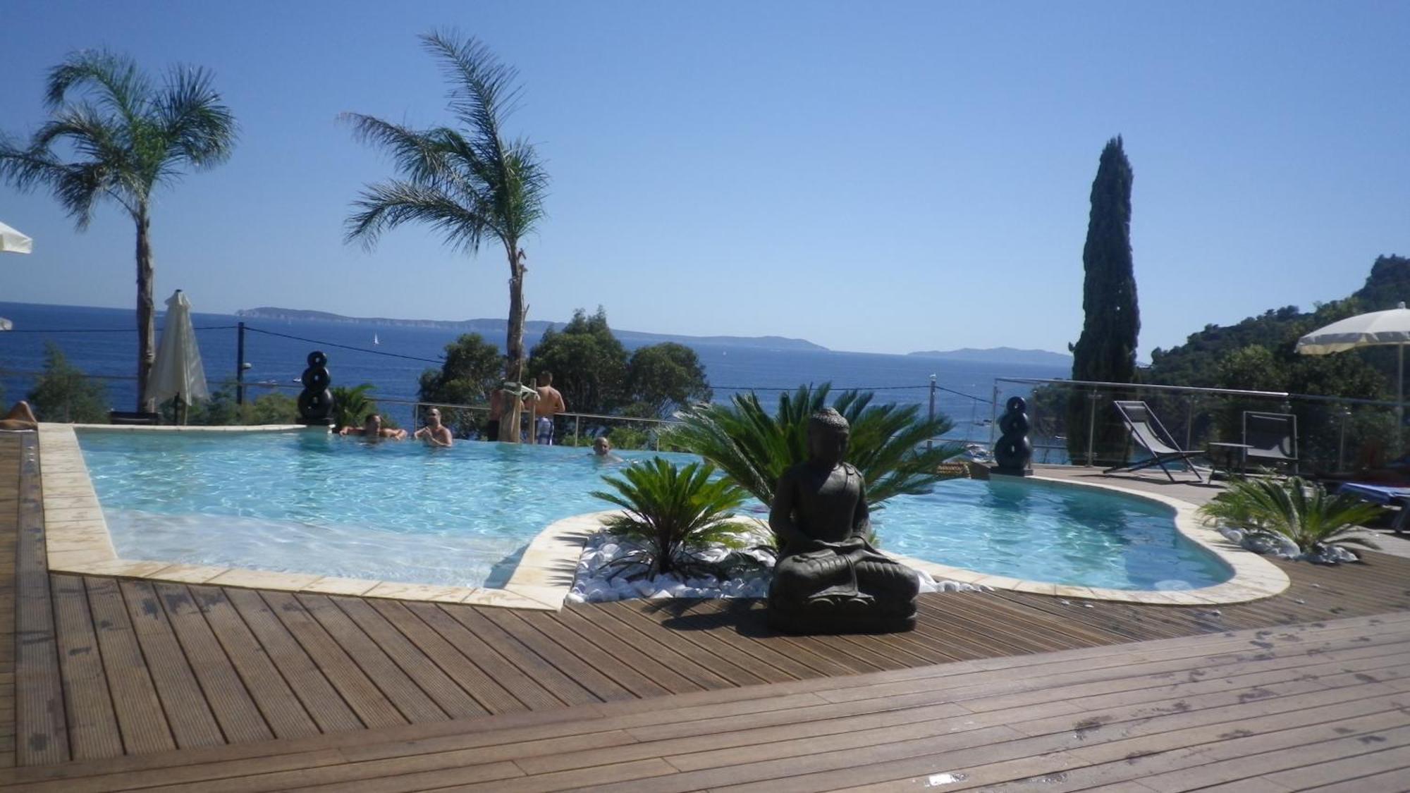 Les Lauriers Roses Aparthotel Rayol-Canadel-sur-Mer Exterior photo