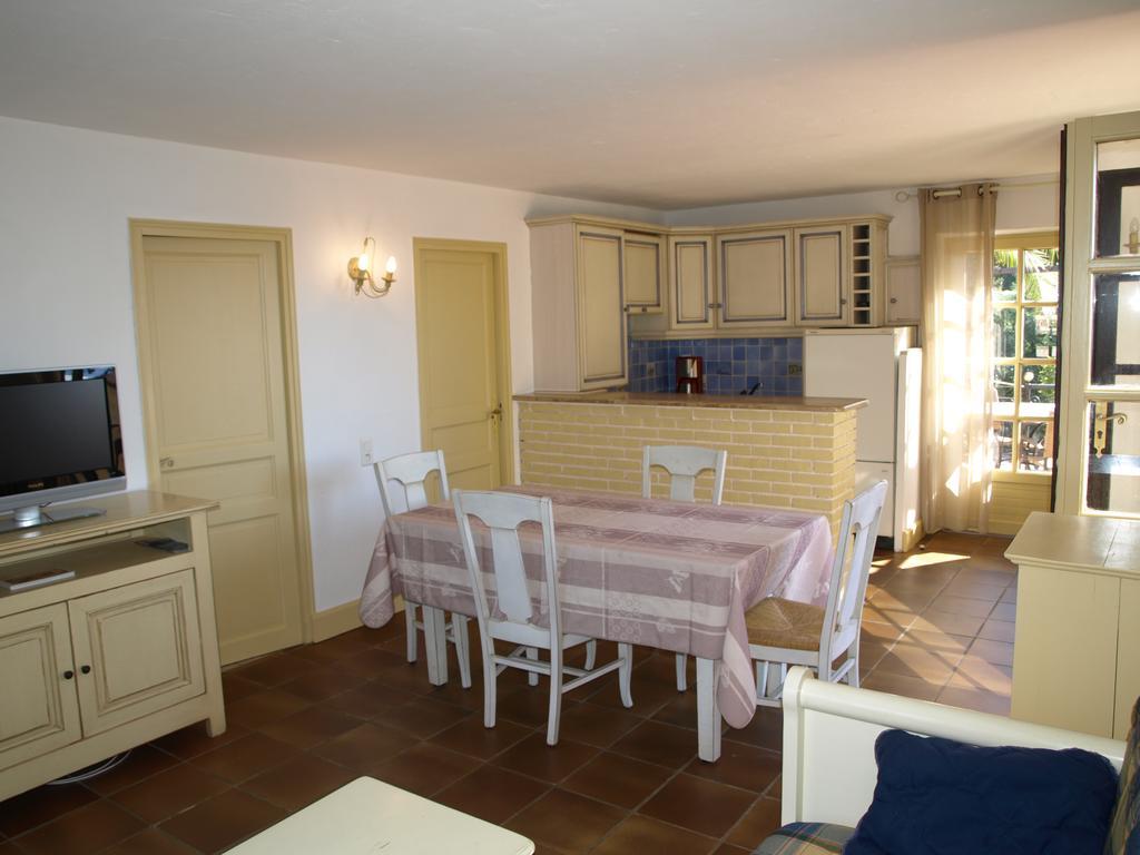 Les Lauriers Roses Aparthotel Rayol-Canadel-sur-Mer Exterior photo