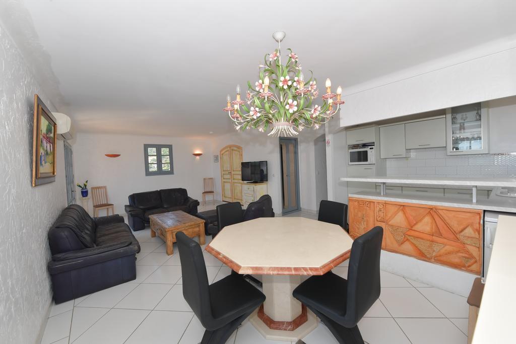 Les Lauriers Roses Aparthotel Rayol-Canadel-sur-Mer Exterior photo