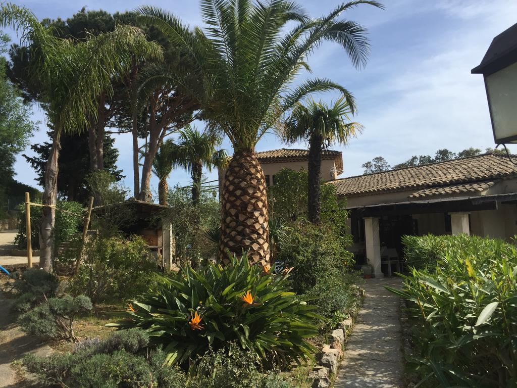 Les Lauriers Roses Aparthotel Rayol-Canadel-sur-Mer Exterior photo