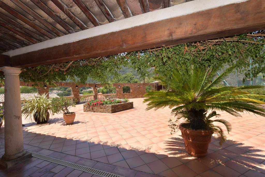 Les Lauriers Roses Aparthotel Rayol-Canadel-sur-Mer Exterior photo